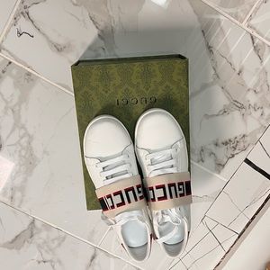 Authentic gucci sneakers. Never worn. Retail $800